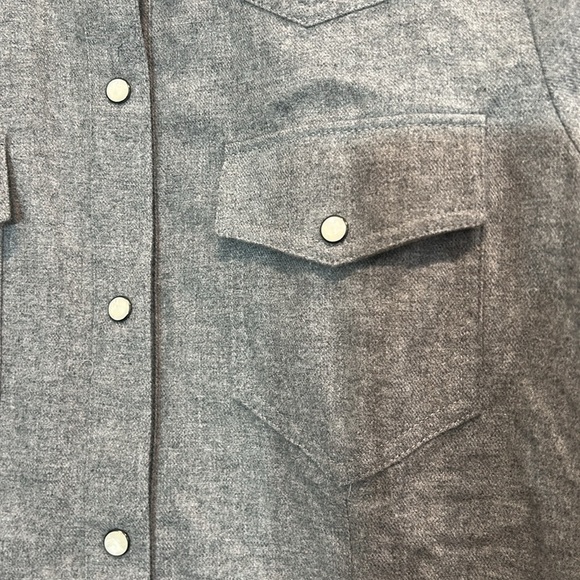 UNTUCKit her pearl snap button down long sleeve flannel Shirt grey nwot - Picture 3 of 7